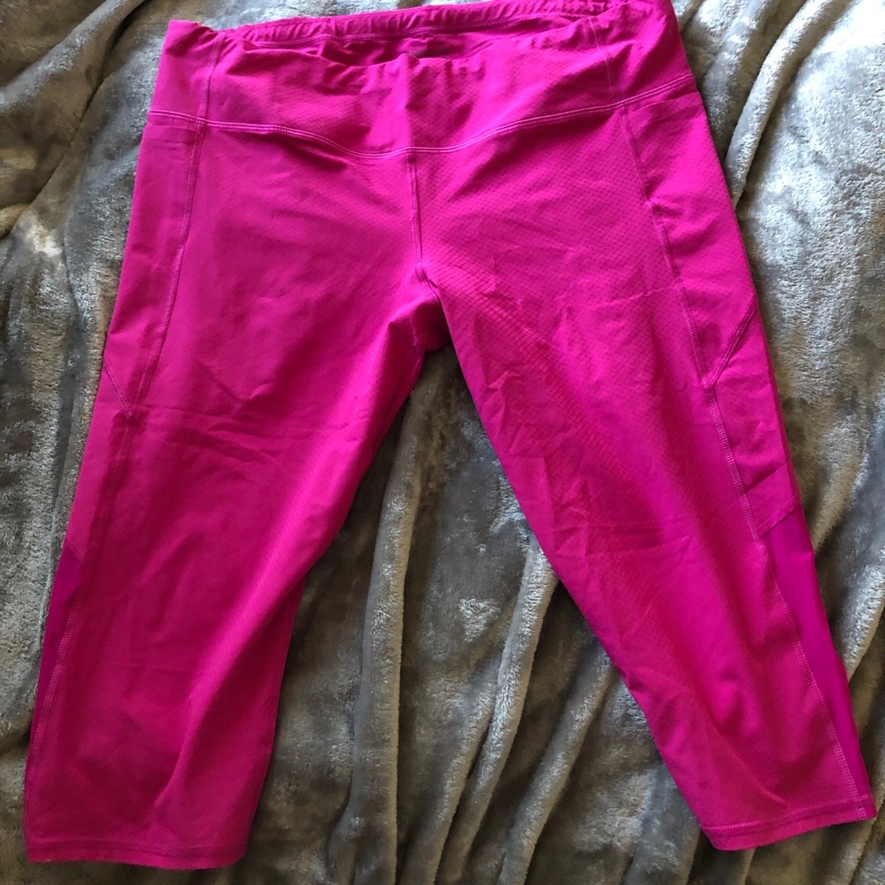 NWOT pink Athleta crop leggings